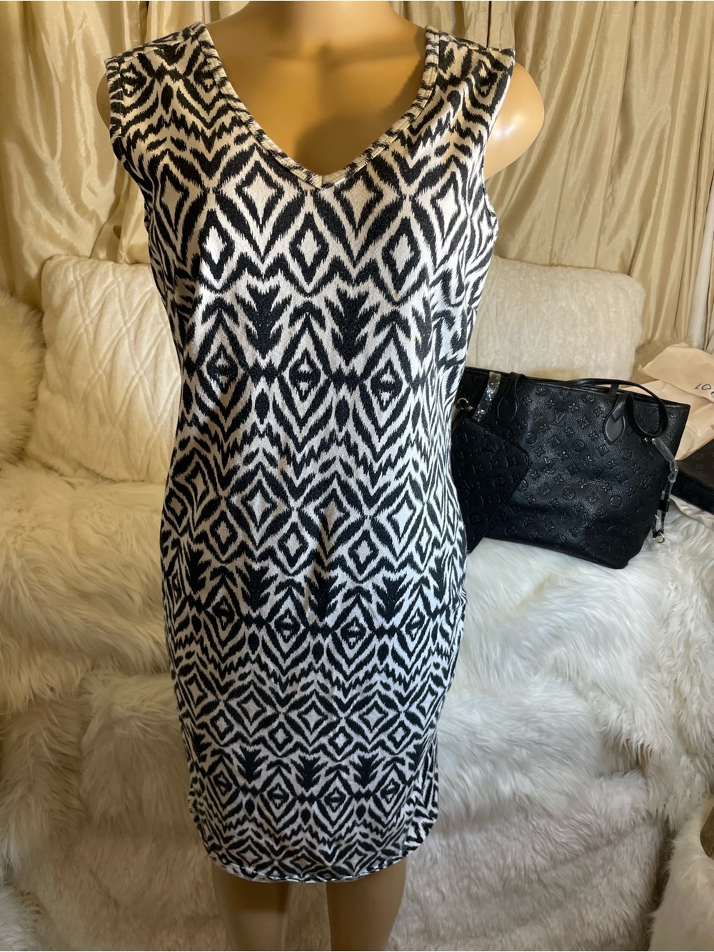 Ashro Black & White Sleeveless Geometric Sheath Dress